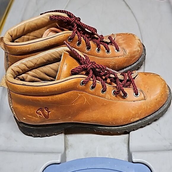 Vasque vintage womens leather hiking boots size 7 - Picture 1 of 11